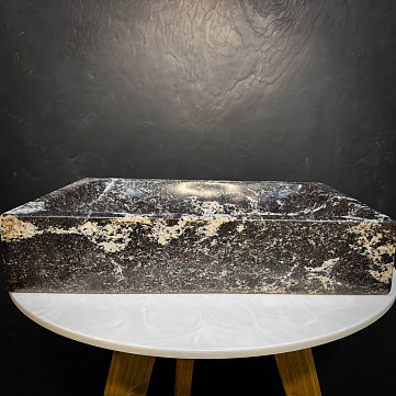 Раковина Амфиболит гранатовый